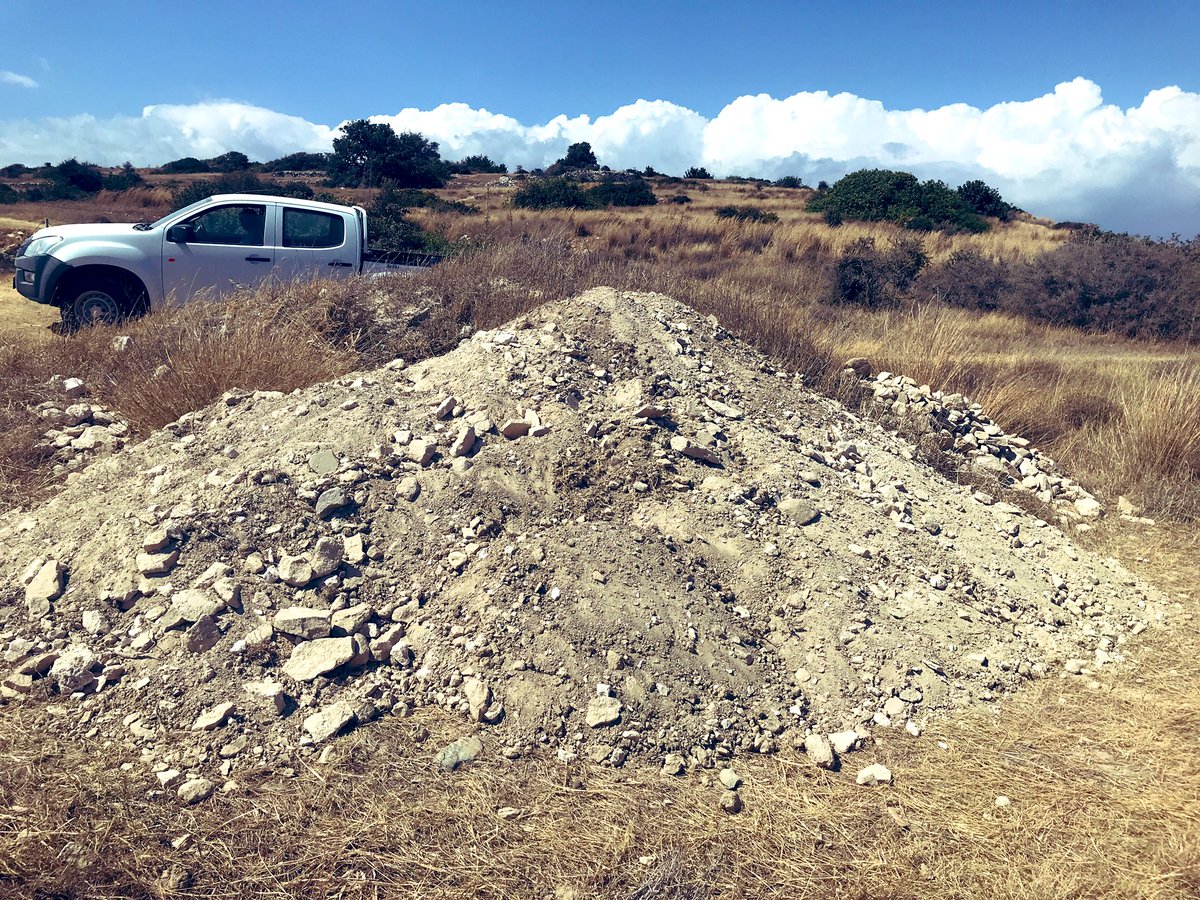 ArcheoMuse's tweet photo. Cette fois ça y est, la campagne de fouilles d’Amathonte a bel et bien commencé ce matin ! On mesure, on pioche et on déblaie l’humus de la 1ere zone #archeologie #amathus #cyprus @efathenes @UnivRennes_2 @universitelaval https://t.co/5JA0Wg4qaI