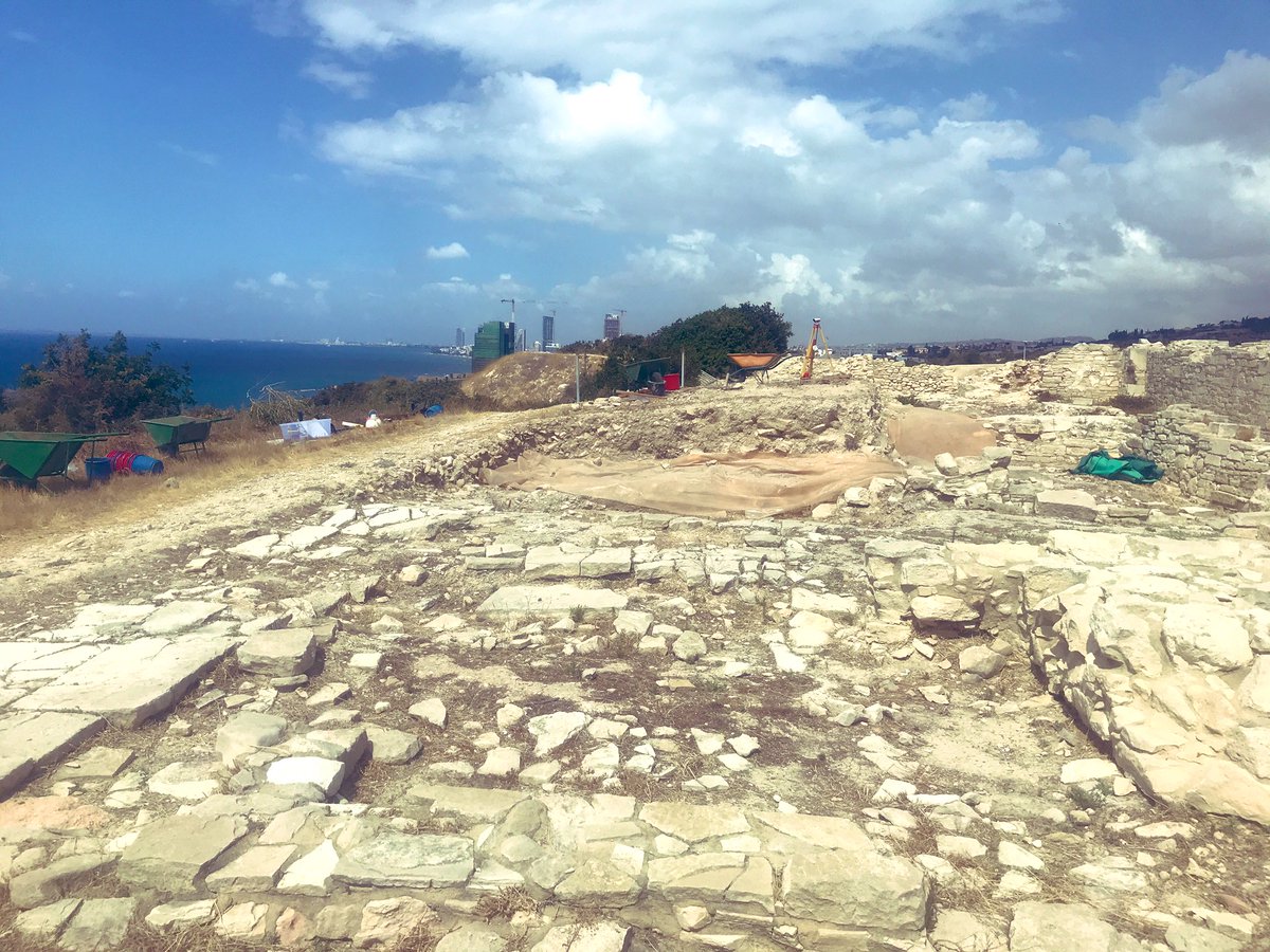 ArcheoMuse's tweet photo. Cette fois ça y est, la campagne de fouilles d’Amathonte a bel et bien commencé ce matin ! On mesure, on pioche et on déblaie l’humus de la 1ere zone #archeologie #amathus #cyprus @efathenes @UnivRennes_2 @universitelaval https://t.co/5JA0Wg4qaI