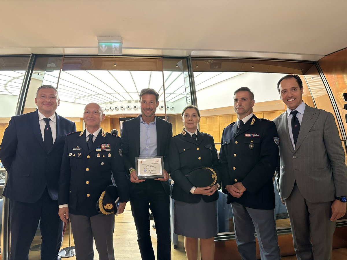 ChefCirciello's tweet image. Alla Camera dei Deputati il premio @Moige_genitori @poliziadistato con @massimilianotv #Moige