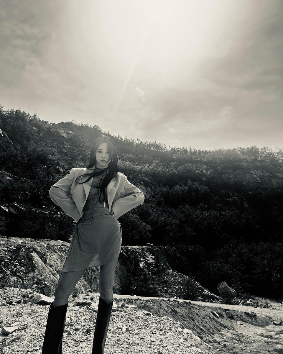 moonbyeolyi's tweet photo. Summer said they can change the whole person into a different person. Now, I started to believe, because we are always hot and cooler for the summer. 💣 https://t.co/i1PYmcG8XU