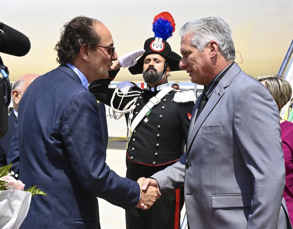 El Presidente <a href="/DiazCanelB/">Miguel Díaz-Canel Bermúdez</a> arribó hoy a Roma, Italia.

Esperamos que esta breve visita contribuya a seguir fomentando los vínculos entre ambas naciones 🇮🇹🇨🇺, en especial los lazos culturales que compartimos.

#DíazCanelEnItalia