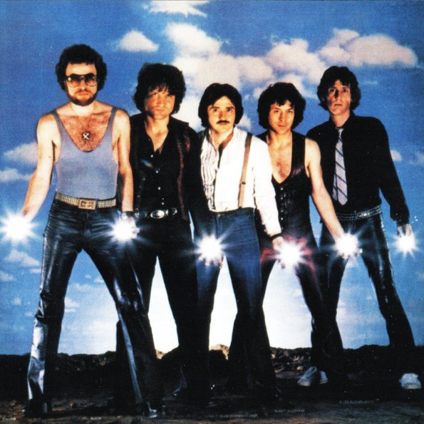 GeorgiosMasman2's tweet photo. After the success of 1976's Platinum Agents of Fortune, 1977's Gold Spectres & 1978's Platinum live Some Enchanted Evening, #BlueÖysterCult took the chance to make a high-charting record w/glossy production w/ #TomWerman instead of Sandy Pearlman.
#OnThisDay 1979 #BOC 'Mirrors' https://t.co/43GKoqINP6