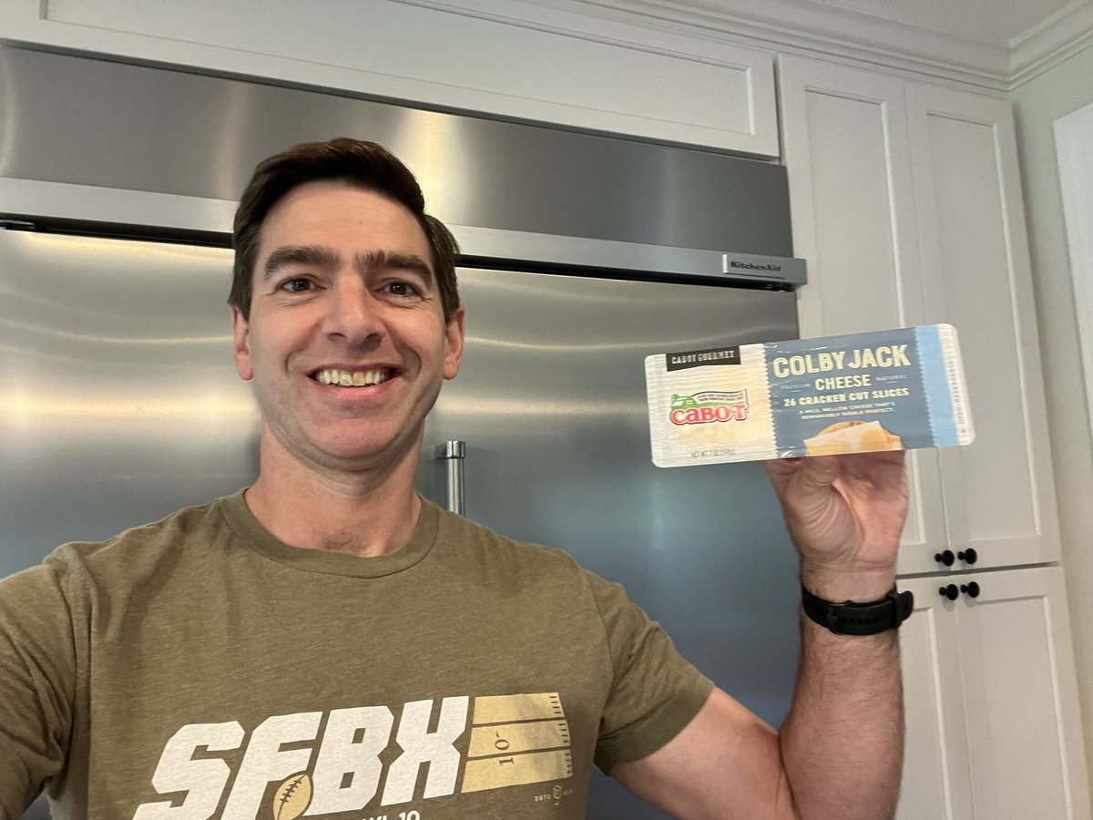 theleftyhook's tweet photo. @FishBowlMerch @BobGilchristFF @DynastyOuthouse @JohnBoschFF @Stephen_Roto @CantALoupe_FF Cheddars Scratch Kitchen #SFB13 https://t.co/MCNQvHXYmI