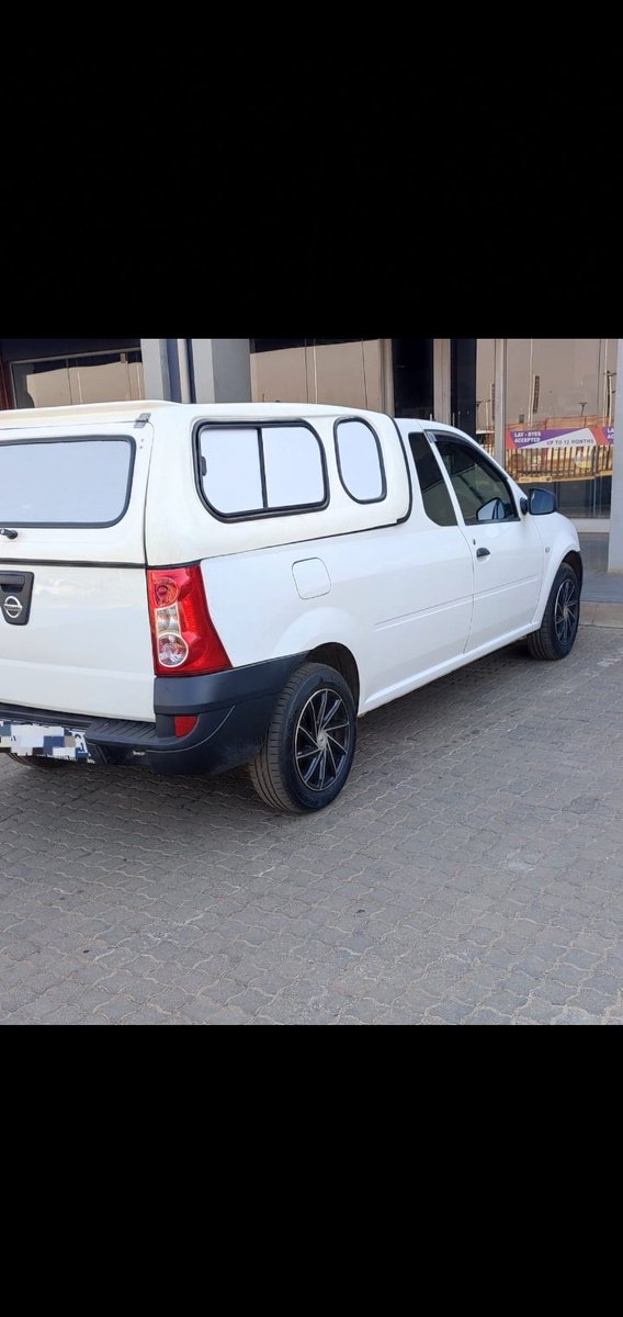 Zumba_Lethabo's tweet photo. NP200, 2018 model for sale. 159 000km on the clock.  #Pride2023 #GirlTalkZA #UkraineWar #Pride2023 #ShakaiLembeMzansi @2022AFRICA https://t.co/t7SHuWzmXG