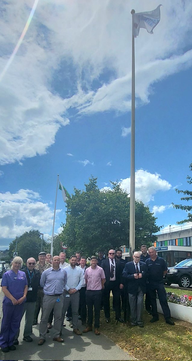 To mark the start of Armed Forces Week 2023 & to celebrate our Armed Forces Community, we held a 'Veteran Aware' Flag Raising Ceremony today, at our @NHSVeteranAware Central Acute Site Ysbyty Glan Clwyd Hospital @BetsiCadwaladr HB
#SaluteOurForces
#ArmedForcesWales
#VeteranAware