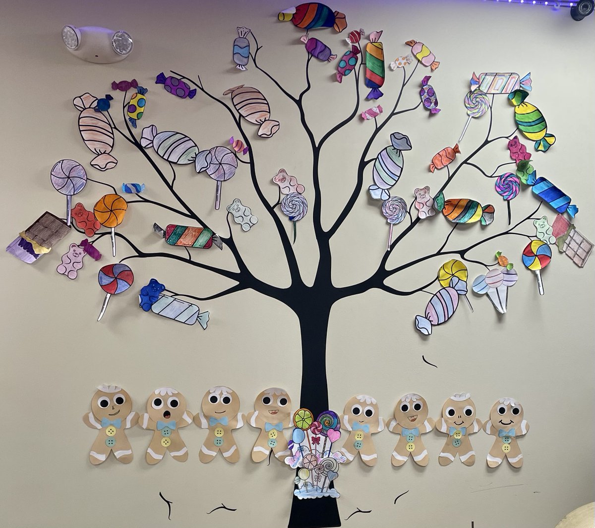 NaperSrCenter's tweet image. Everyone got to help decorate our #ActivityTree last week! Great job! #NSC #ComeJoinTheFun #HomeAwayFromHome #seniorcare #adultdaycare #senioractivities #seniorsocialization