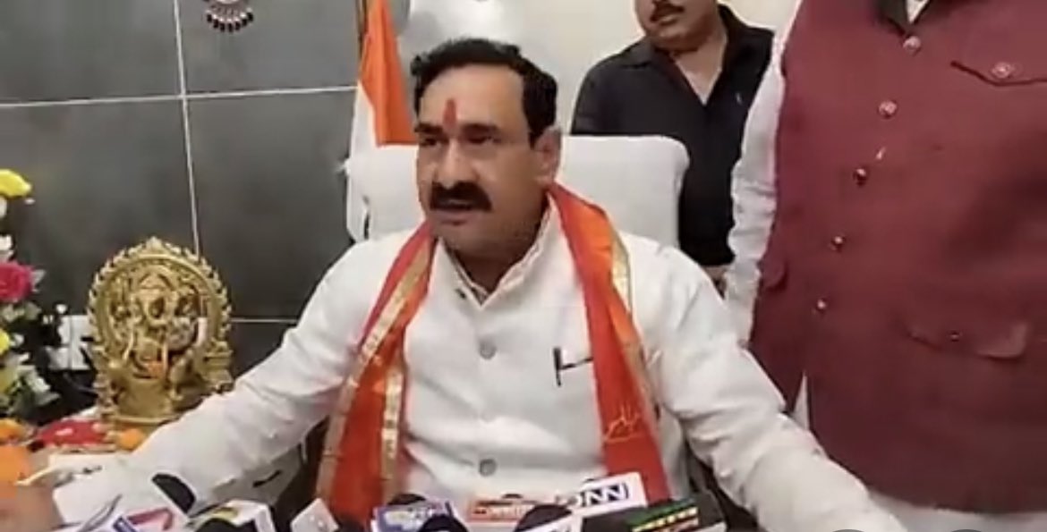 Sadhvi_prachi's tweet photo. ऐ��ा होता है गृह मंत्री।

सुबह को घटना होती है।और शाम भी नही होने दी ऐसी कार्यवाही कर दी इनकी सात पुस्ते याद रखेगी।

शाम तक नही होने दिया जिहादियों की गर्दन पकड़ कर गिरफ़्तार किया।

NSA लगाया।
घर पर बुलडोज़र चलाया।
दोषी पुलिसकर्मियों को लाइन अटैच किया।

बहुत खूब @drnarottammisra भाई