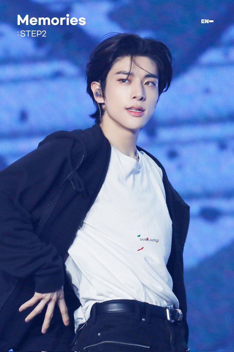 jakesfeeds's tweet photo. this jake remains superior! almost perfect ever. the slicked back black hair, white tee, and that beauty? OHHHH https://t.co/HKbpiXYA2A