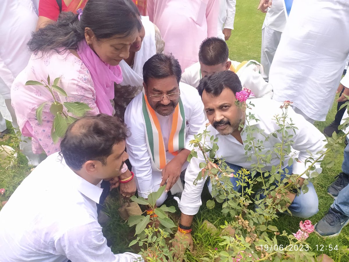 माननीय राहुल गाँधी जी के जन्मदिन के शुभ अवसर पर प्रदेश कार्यालय में आज प्रदेश अध्यक्ष बृजलाल खाबरी जी के साथ वृक्षारोपण किया.