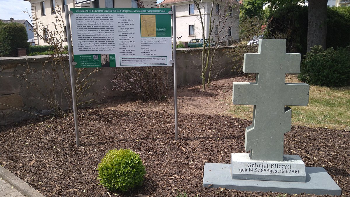 KoerberHistory's tweet photo. 👏Recherche zahlt sich aus: Dank #EUSTORY-Alumnus und Historiker Phillip Landgrebe von der @uni_kassel hat die Stadt #Wolfhagen seit Freitag einen neuen Gedenkort für #NS-#Zwangsarbeiter*innen.
Und dabei begann alles mit einem Zufallsfund: 👉https://t.co/MXClCF5fas https://t.co/lk4ovhjAGX