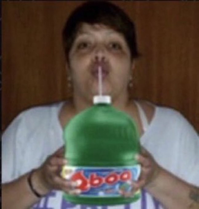 isawebsite's tweet photo. vou dar um prejuízo milionário no open do numanice lamento irei beber cerca de 30 mil reais em gin https://t.co/zompj9t6Sa