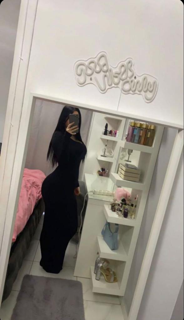 乡Eu me senti a morticia com essa roupinha!