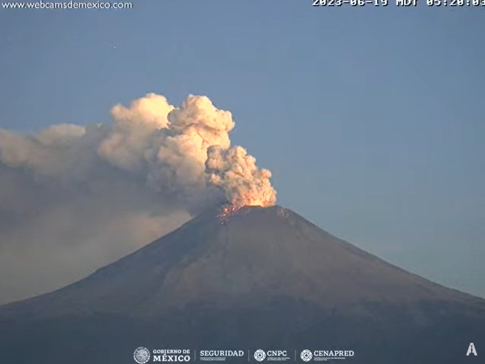SkyAlertMx's tweet photo. Durante esta madrugada, se registraron dos episodios de tremor con emisión de ceniza en el #Popocatépetl. El primero, de 2:00 a.m. a 4:30 a.m.; el segundo, de 4:37 a.m. a 6:30 a.m.

La ceniza se dispersó hacia EdoMex - Morelos y de nuevo EdoMex e incluso Guerrero y Michoacán (mínimas concentraciones).

🚦AMARILLO 2🚦
🚷radio de seguridad 12 km🚷

Imagen de @webcamsdemexico desde Tlamacas y Tianguismanalco.