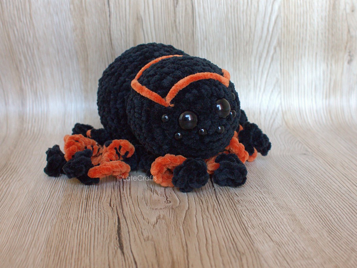 LateCrafts's tweet photo. I made this  spider a while back. Since this was a custom order, I had to look way  too many pictures of spiders for reference. Not fun, I tell you!

It took some time, but now spider friend has finally found her way home 😁

Pattern: Amigurumi Spider by chickinsoodlenoop https://t.co/r6KHuhRHA2