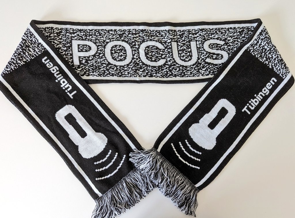 Wer auch so einen coolen Ultraschal will und dabei noch etwas Gutes tun will, meldet sich bei <a href="/jotpehweich/">Jan Philipp</a> 🥰
(ich musste den allein schon wegen dem Wortwitz kaufen, aber er hält auch wunderschön warm, wenn die DB mal wieder die Klimaanlage nicht im Griff hat :D)
#SchwabenPOCUS