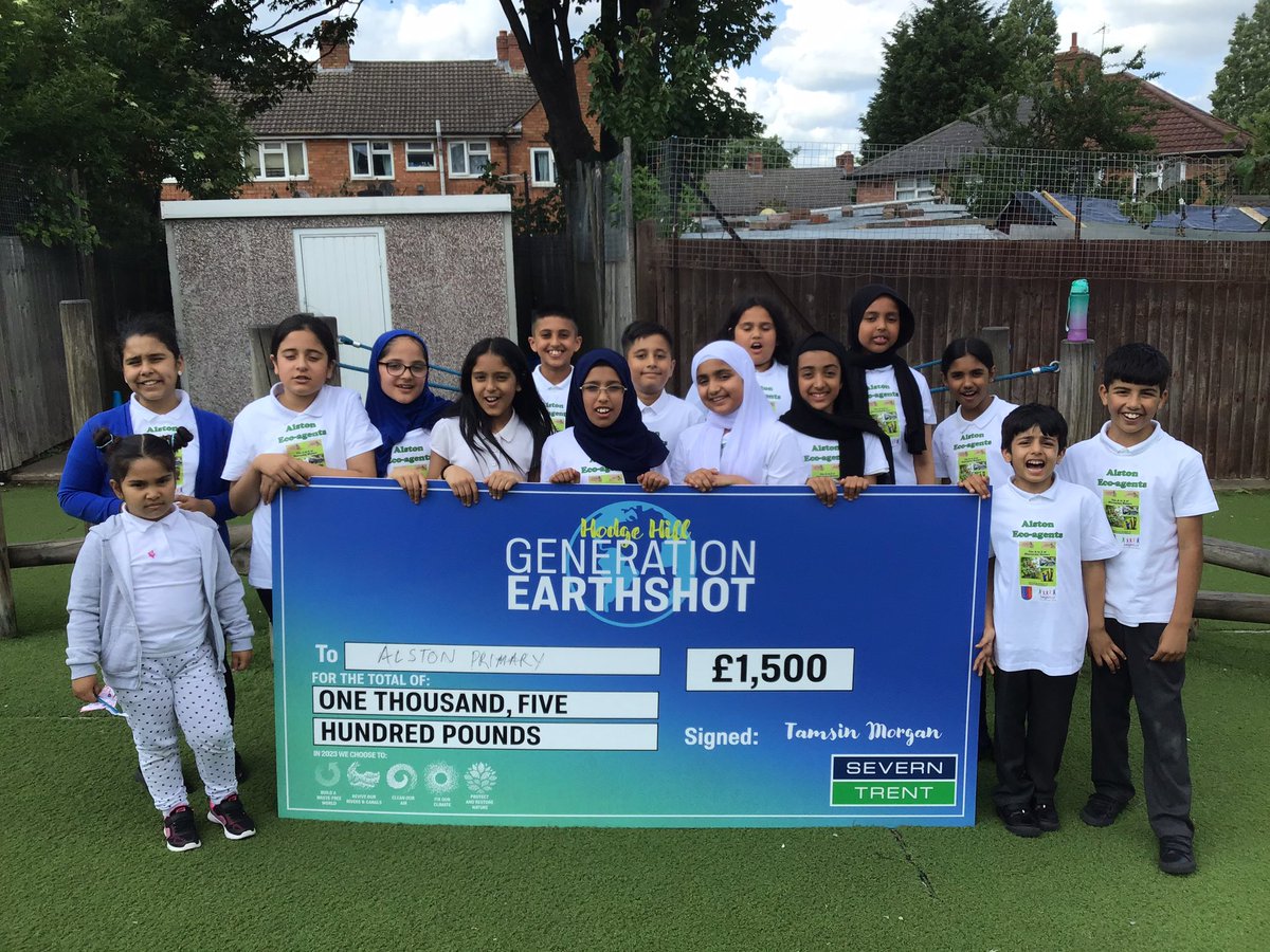 alstonprimaryb9's tweet photo. Our eco-agents celebrated their hard work with a pizza party and time to enjoy the sun. #RRSA #article31 #article24 #article28 @liambyrnemp @TheWorldsLesson #Generationearthshot https://t.co/w9KD7MRKSU