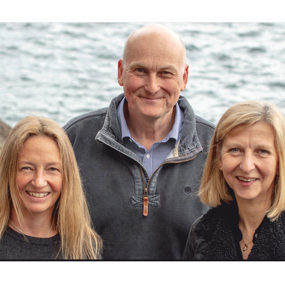 What an AMAZING achievement! Profs @ProfRThompson (director of @PlymUniMI), Tamara Galloway (@UniofExeter), & Penelope Lindeque (@PlymouthMarine) are the 2023 Laureates of the Blue Planet Prize for their work on microplastics in the marine environment. af-info.or.jp/en/blueplanet/…
