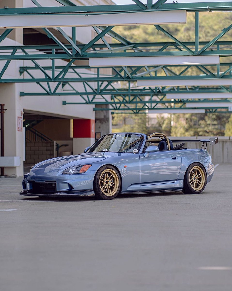 Reach for the sky. #S2000 #HondaS2K 📸: @dropfocus