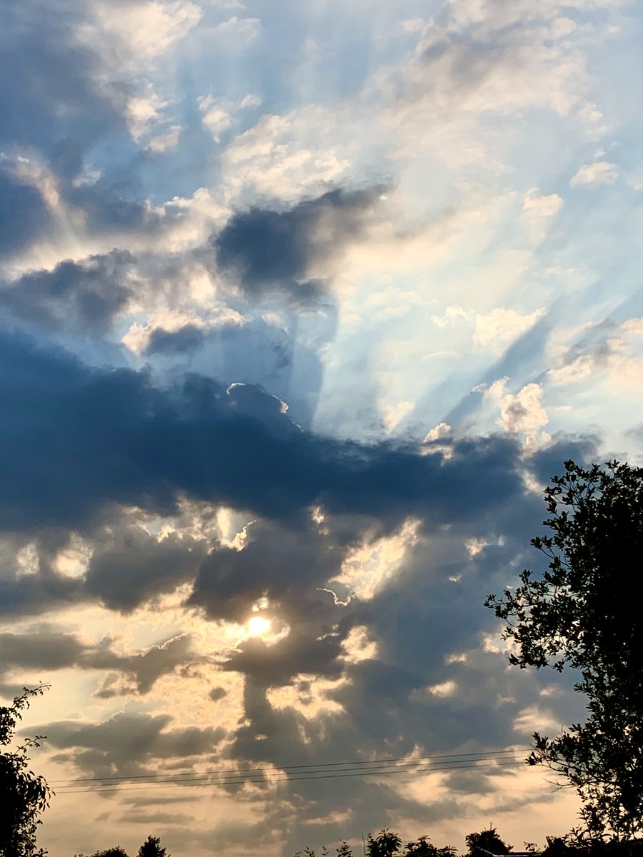 Sky scape over Down, N #Ireland. Just needs a host of #Angels #nature beauty #NaturePhotographyDay #nature #weather #Weathercloud #clouds @Greenisamissio1 #thunderstorm #Thunderstorms #PhotographyIsArt #PHOTOS #photographer #NaturePhotograhpy #heatwaveuk @NIrelandonline