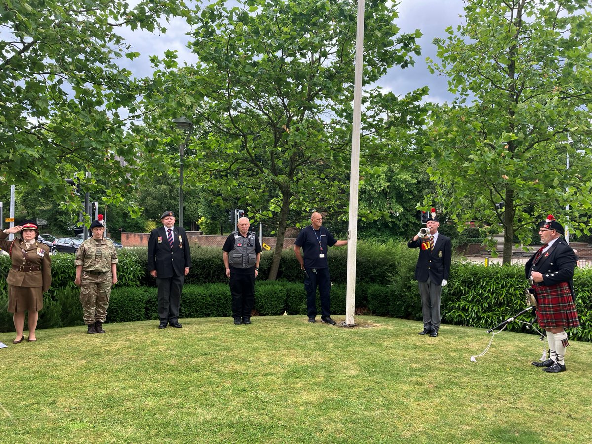 SalfordCO_NHS's tweet image. Raising the flag today in Salford to commemorate the start of #ArmedForcesWeek and our reaffirmed commitment to the Armed Forces Covenant Pledge. 

#ArmedForcesWeek2023