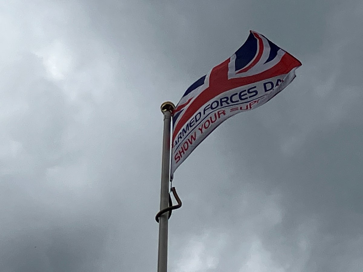 SalfordCO_NHS's tweet image. Raising the flag today in Salford to commemorate the start of #ArmedForcesWeek and our reaffirmed commitment to the Armed Forces Covenant Pledge. 

#ArmedForcesWeek2023