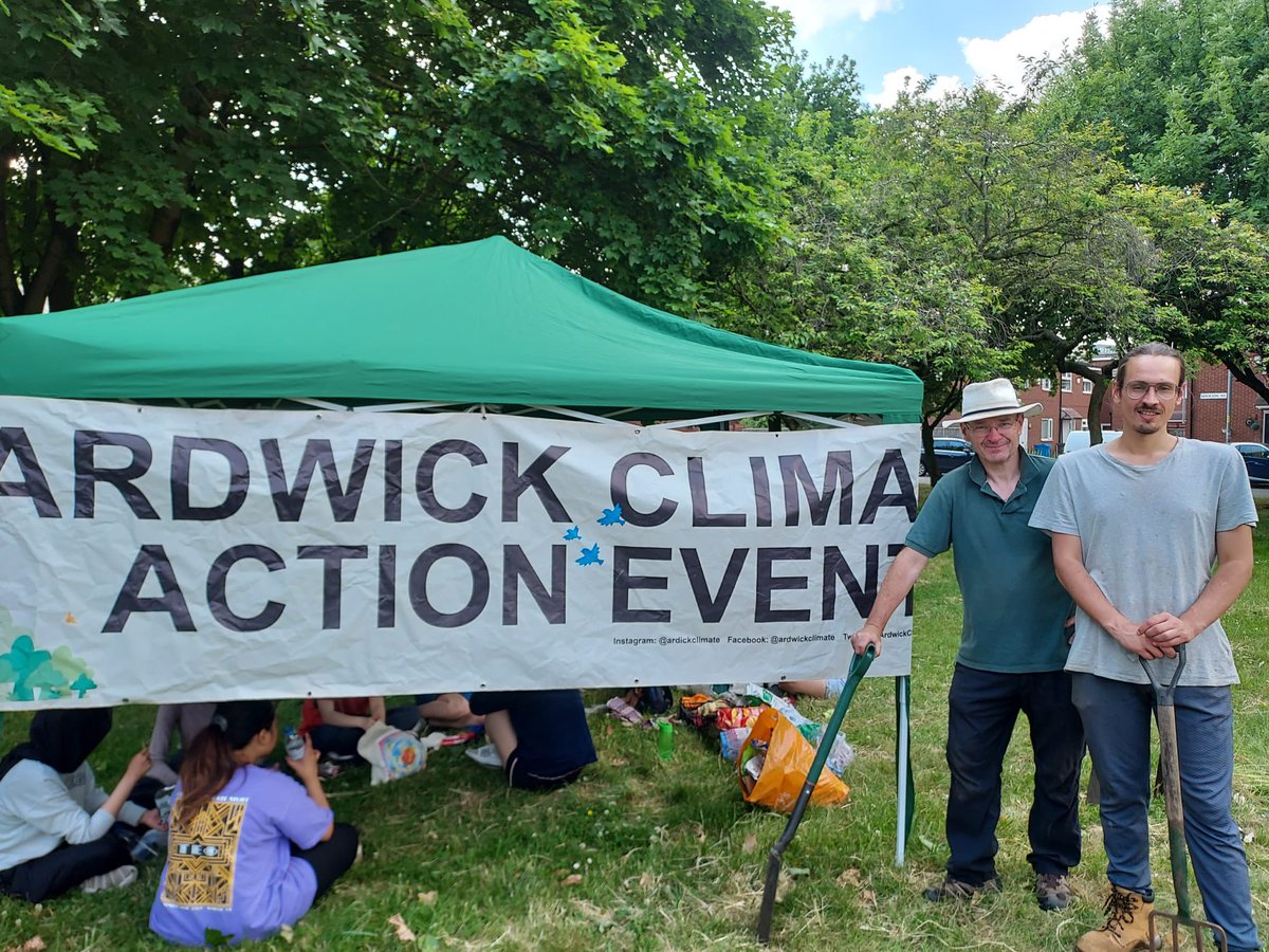 sandbar_mcr's tweet photo. Today we have been volunteering with @ArdwickClimate 

We had a wonderful day greening and beautifying the neighbourhood 🌿

Go check them out and see all the amazing work that they do 🌱 https://t.co/eGArMtT8PH