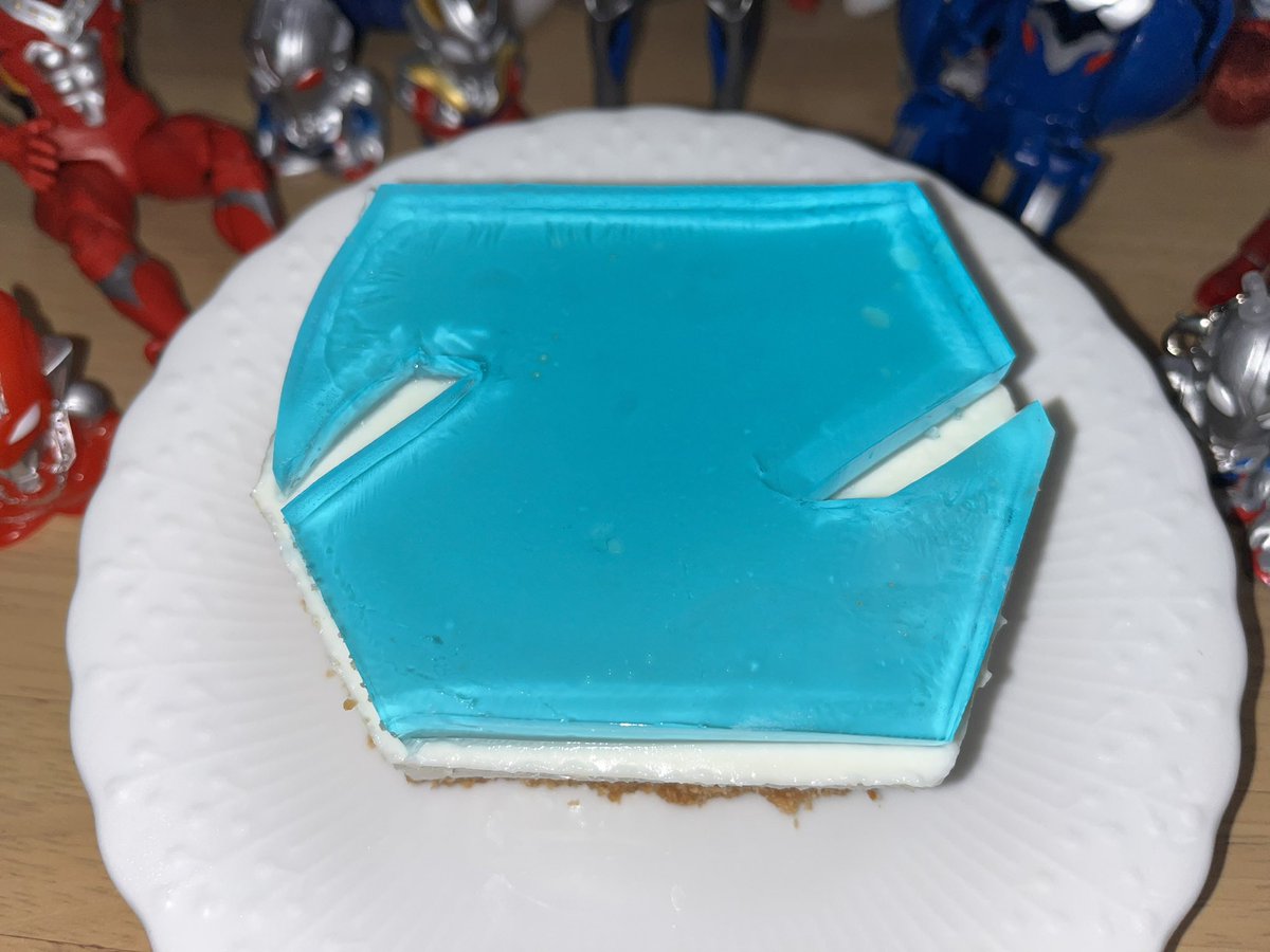 おめでとうございます。🎉
これはカラータイマーイメージのチーズケーキ
 #ウルトラマンZ3周年