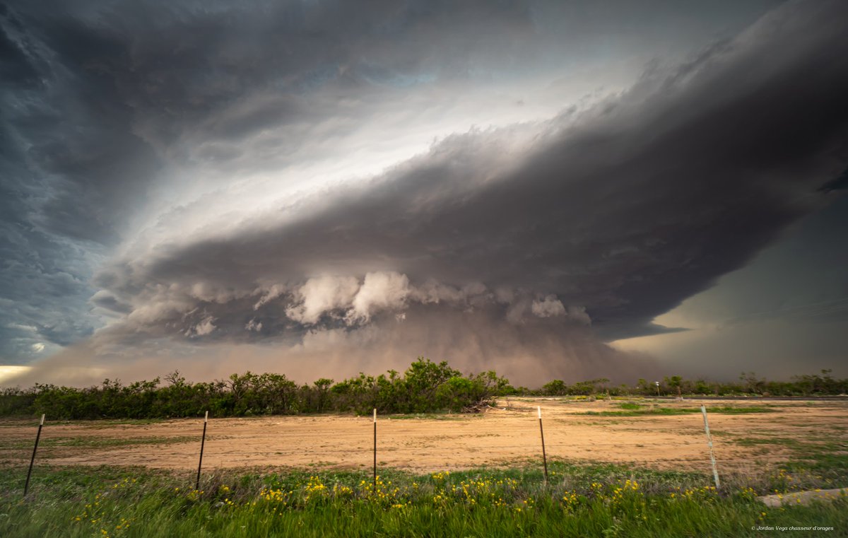 #Mothership #supercell in #Texas by Jordan Vega ⚡ Follow @xWxClub for more #storm photos from around the world

#txwx #TornadoAlley #GreatPlains @spann @JimCantore @MikeOlbinski @ReedTimmerAccu @StormHour @ThePhotoHour
