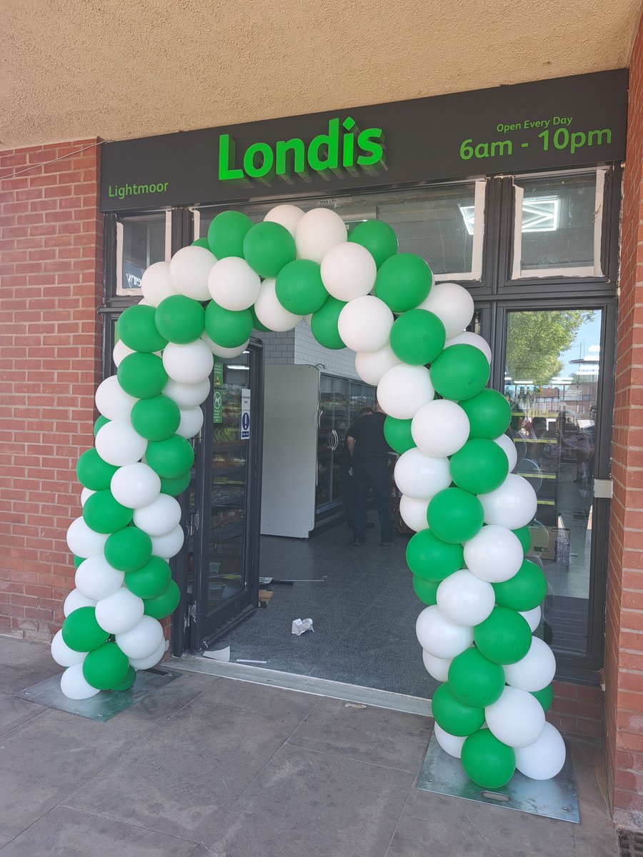 What a lovely afternoon in Lightmoor Village on Saturday celebrating the official opening of the Londis shop. We hope you all enjoyed your free chocolate and biscuits and we look forward to seeing the photographs of the sunflowers you've grown! @CllrRajMehta @IanPreece_ @myLondis