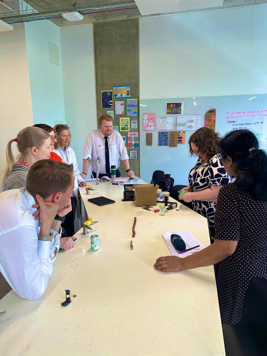 What a day hosting the inaugural @GDST Science TeachMeet! @NorthwoodGDST Bringing together Science teachers, @theASE, @RSC_EiC, @ClassVR, @twin_science 🎉🩻🧪🧬👩‍💻👩‍🔬Thank you to everyone involved!