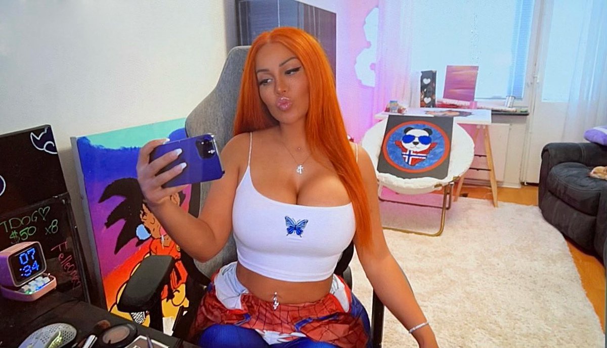 itsivysky's tweet photo. 🦋💎🧡🍒👀🤍🥹🦋 https://t.co/39BUHpFkCJ