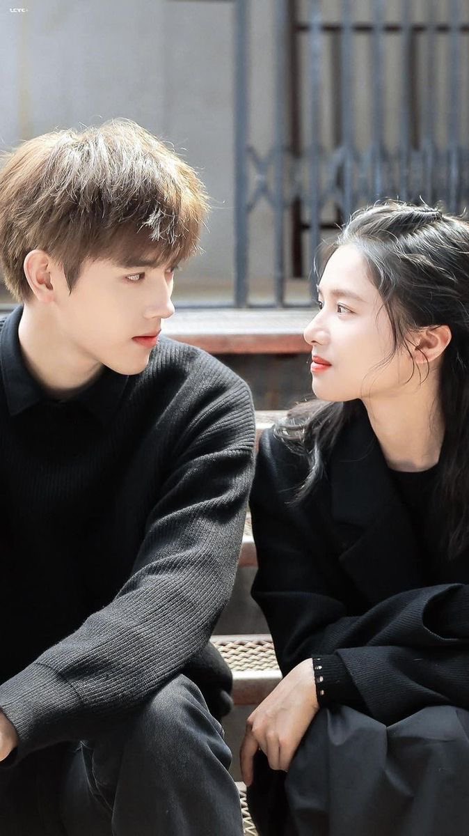dahlabo's tweet photo. Choose one ☝🏽 Which is your favorite picture of Zhu Yun and Li Xun?
Drama: “Lighter and Princess”   👸🏻💖
#LighterAndPrincess #chenfeiyu #zhangjingyi #ArthurChen https://t.co/QkPbCZGoY2