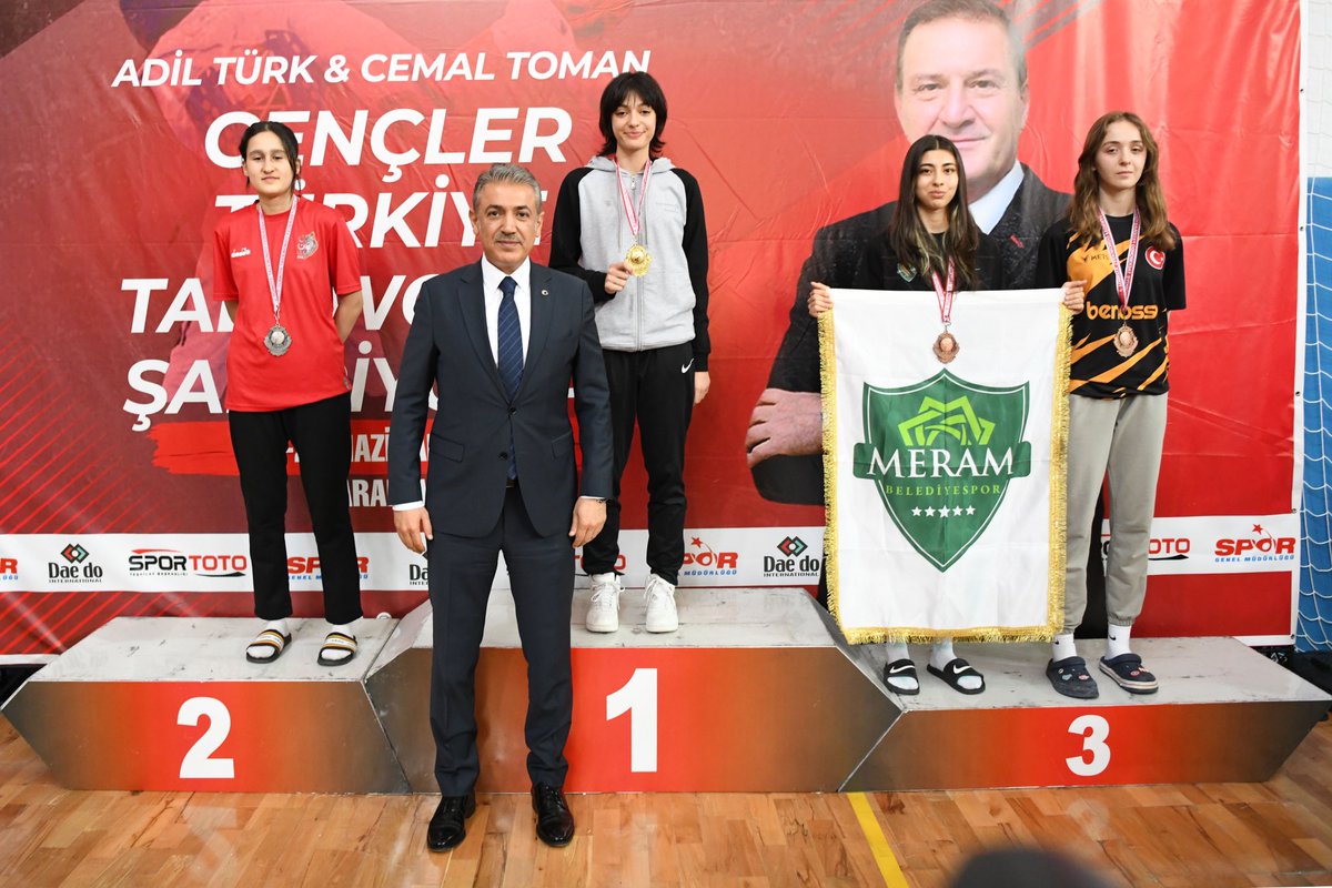 KaramanValiligi's tweet image. Valimiz Sn. Tuncay Akkoyun’un katılımıyla Adil Türk &amp;amp; Cemal Toman Gençler Taekwondo Türkiye Şampiyonası Açılış Töreni gerçekleştirildi.

📍Merkez Spor Salonu 

👉 karaman.gov.tr/valimiz-sn-tun…