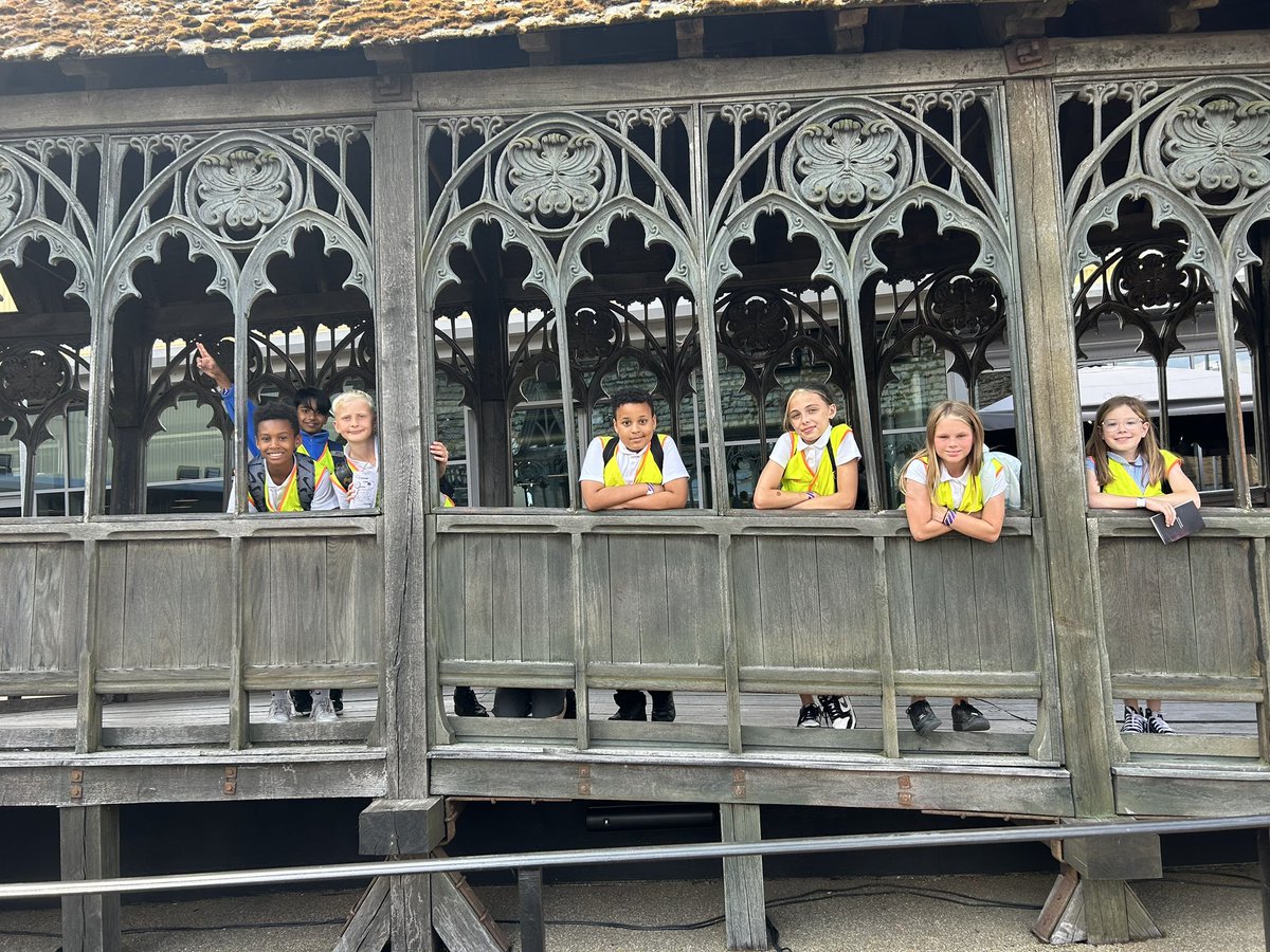 latimerprimary's tweet image. More of #ClassSM and #ClassEH’s Harry Potter Studios adventures…