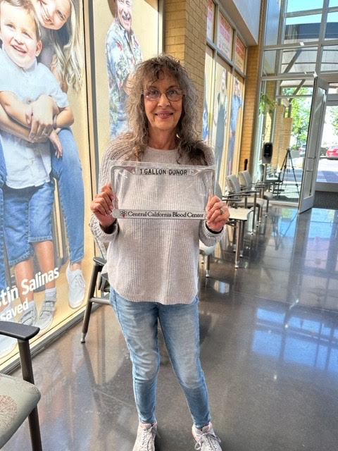 This #milestonemonday, we would like to recognize Patti Bugg, who just received her 1 Gallon Donation! ❤️💪

Congratulations on your donation Patti, and thank you for your consistent donations. 😁

Visit any of our Donor Centers to donate today! Walk-ins are welcome.
#donateblood