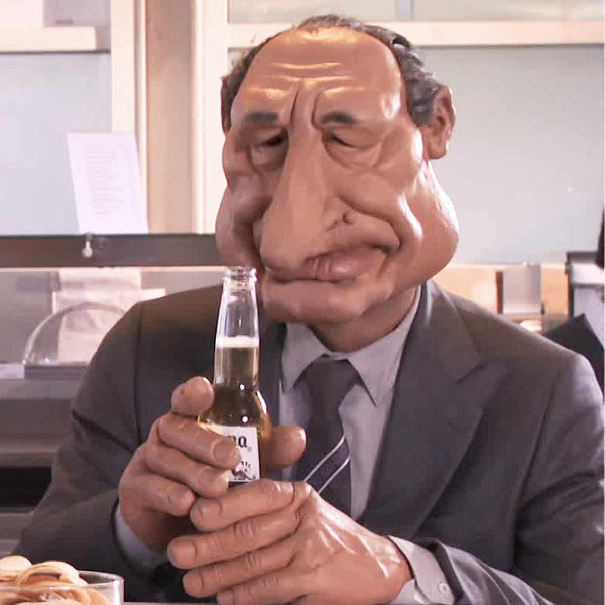 LesGuignols's tweet photo. La Corona : sponsor officiel des Présidents français depuis Jacques Chirac ! 😂 https://t.co/Ce1LLPf6aM