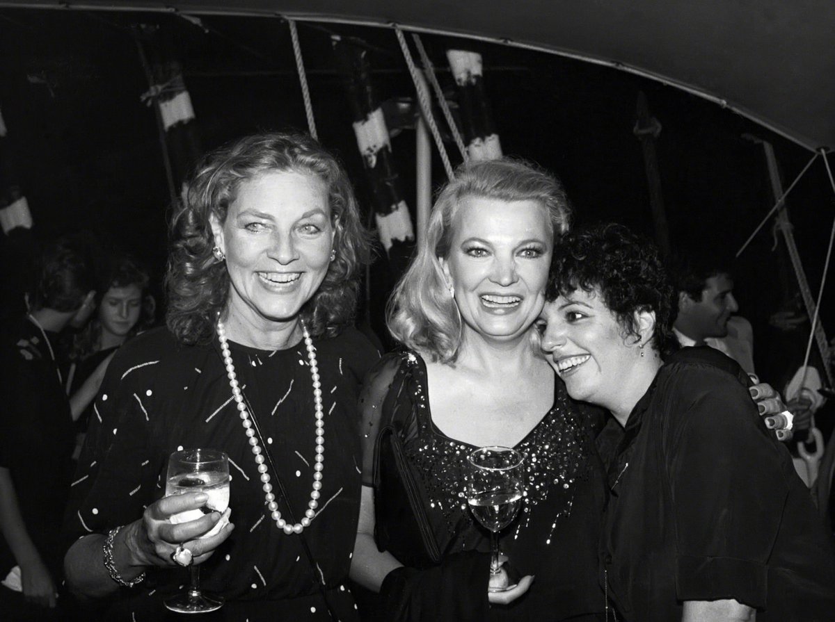 Oh, to have been a fly on THAT wall! Today's birthday heroine Gena Rowlands with Betty Bacall and Liza Minnelli at Lorna Luft's opening as Mame at the Pensacola Dinner Thea-- no. In New York City in 1982.