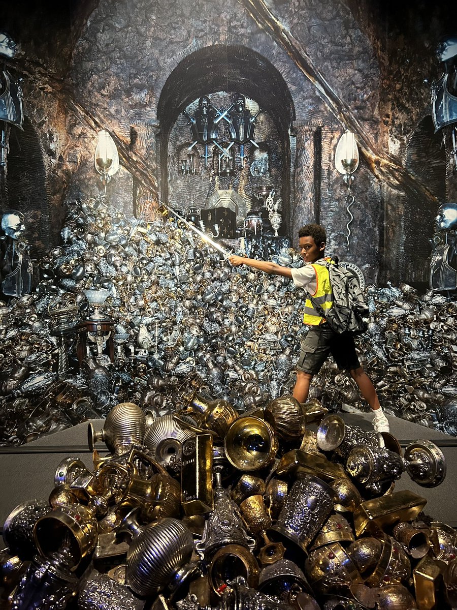 latimerprimary's tweet image. More of #ClassSM and #ClassEH’s Harry Potter Studios adventures…