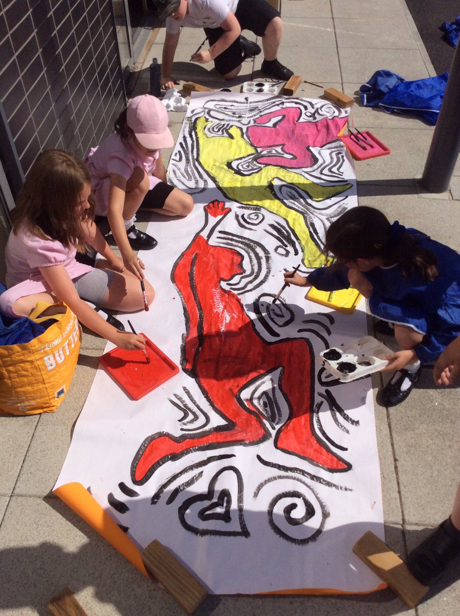 SPMVElm's tweet photo. Today in art club we were inspired by the artist Keith Harring and made our own street art! https://t.co/sVM7YYtRPk