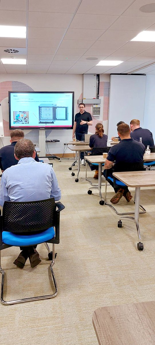 Encantados de ver a nuestros ingenieros técnicos, Pablo y Alexis, impartiendo formación a nuestros socios distribuidores y de servicio @mcft y @commercialcateringproducts.co.uk
Gracias a @Firstchoicegroup por sus excelentes instalaciones. 
#tainingdays #tecnicalsupport #mychef