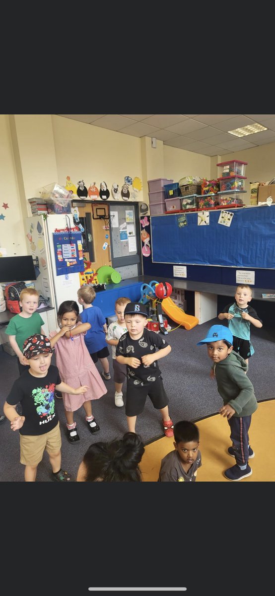 So much fun dancing with our friends💃🕺
Cerddoriaeth a symud🕺
“I can stand on one leg”
“watch me jumping”
#Musicandmovement
#healthyconfidentindividuals
<a href="/clybiauplant/">Clybiau Plant Cymru Kids' Clubs</a>