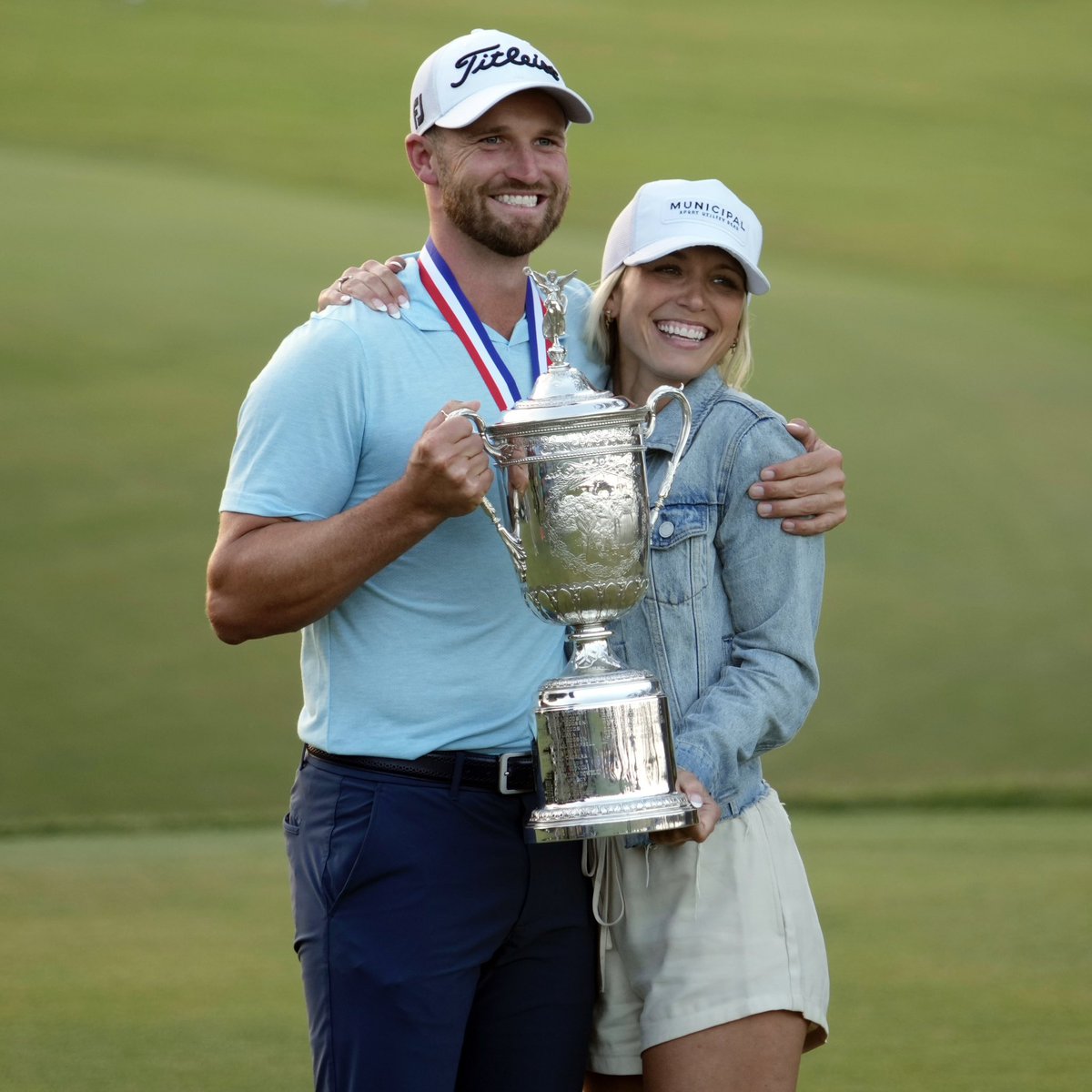 Big smiles, big trophy and a BIG win for Wyndham Clark at the #USOpen. 😀🏆