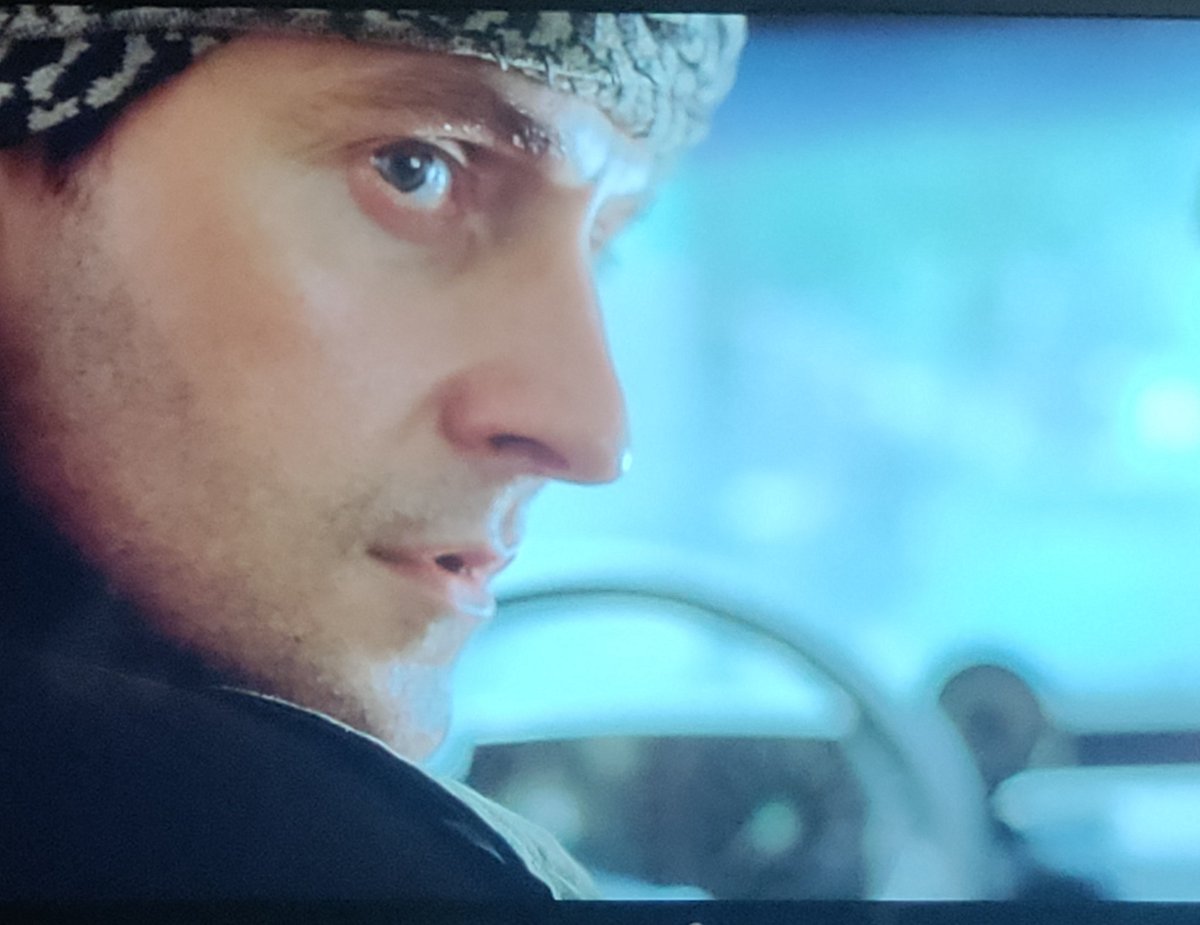 @ArmitageKat ... and from another angle. Ahh, that magnificent profile. 🥰 #RichardArmitage #StrikeBack