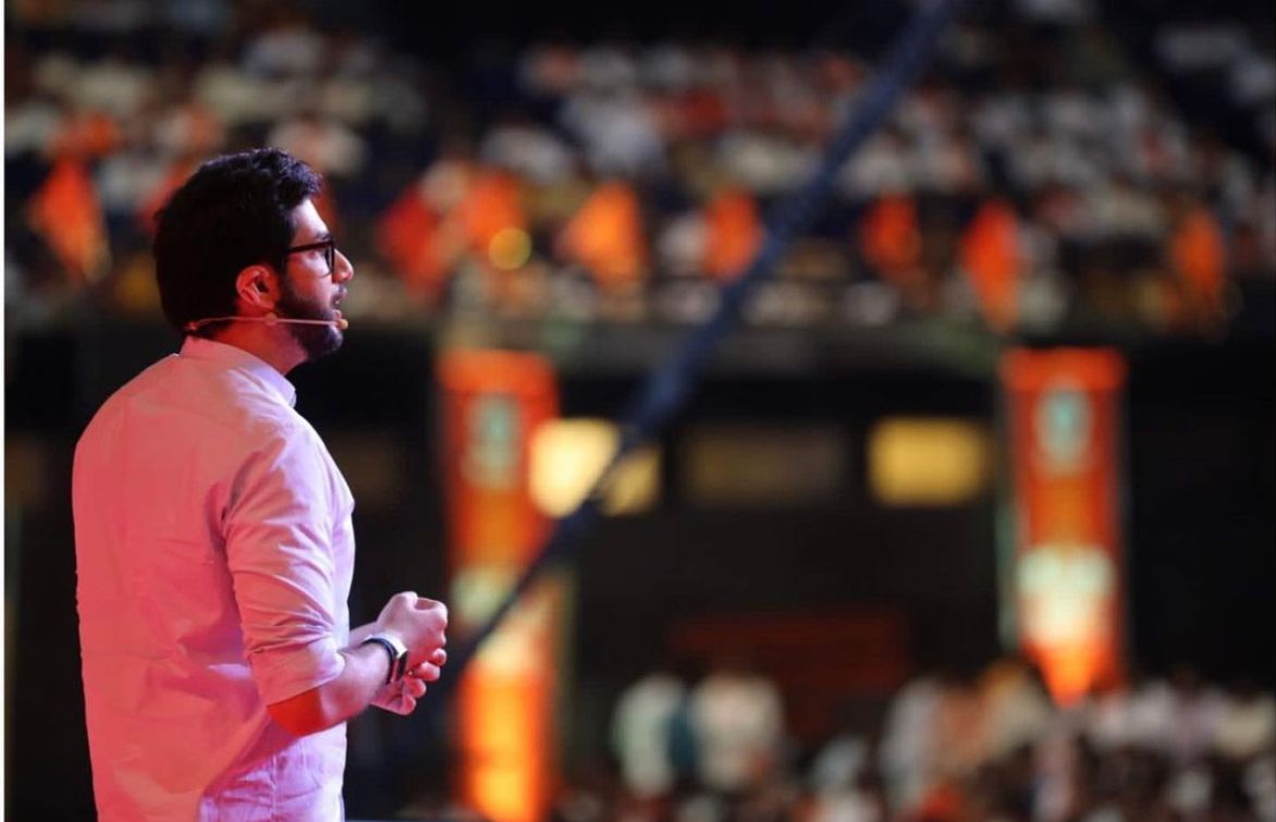AUThackeray's tweet photo. काल झालेल्या शिवसेना (उद्धव बाळासाहेब ठाकरे) पक्षाच्या राज्यव्यापी पदाधिकारी शिबिरात, गेल्या काही ��र्षांत बीएमसीच्या माध्यमातून आम्ही मुंबईकरांसाठी केलेल्या कामांचा थोडक्यात आढावा मांडण्याची संधी मला मिळाली.

त्यावेळी सध्याचा बीएमसीचा दिशाहीन कारभार आणि आमचं शहर लुटण्यासाठी बेकायदेशीर मुख्यमंत्र्यांच्या मित्रांनी केलेल्या घोटाळ्यांबद्दलही मी बोललो.