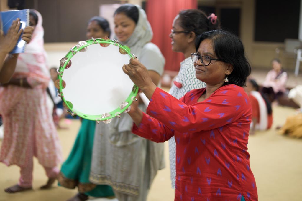 isd2047's tweet image. #SheRepresents कार्यक्रम एक आशाओं भरी कहानियों का सफर! पूरे 5 दिनों तक समस्त प्रतिभागियों ने जीवन यात्रा के बीच आने वाली कठिनाइयों और समाधान के बारे में बताया। उन्होंने नाटक संगीत और कविता के माध्यम से अपनी बात रखी।सभी ने खुद में बड़े बदलाव को महसूस किया।