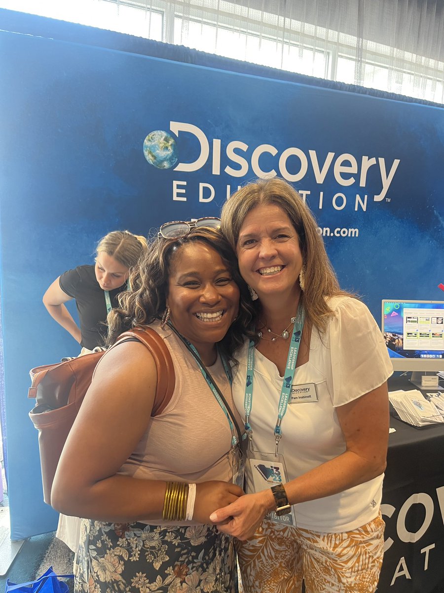 Jennifer Woody tweet media