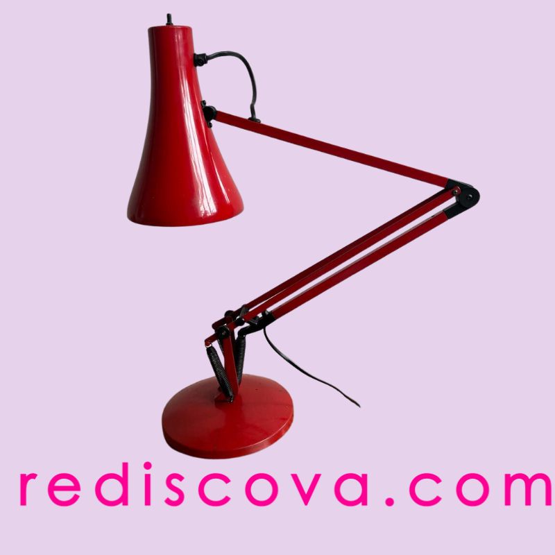 It's a fresh look 

rediscova vintage for your home

Click below for purchase details
etsy.me/3JYQmuP 
#red #interiors #homedecor  #sustainability  #antique #gift #giftideas #design #vintage  #lighting  #style  #mondayvibes #interiordesign