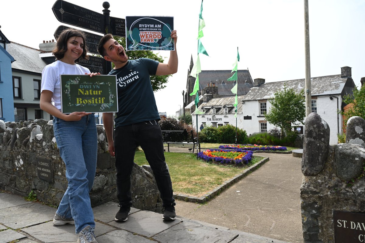 We're still reeling from #GreatBigGreenWeek and our #GreenTour of Wales! 💚🐝🍃🦔🌼

A HUGE thanks to everyone who got behind a #NaturePositiveWales - it was so inspiring to meet you all and see how you're getting together in your communities and taking action🧵