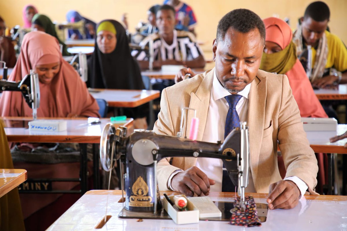 Waxaan maanta booqasho ku tagay Xarunta Wasaarada Shaqada iyo Arrimaha Bulshada DKG, waxaan sidoo kale soo kormeernay mashaariicda kala duwan ee ay Wasaaradu u hayso Bulshada.