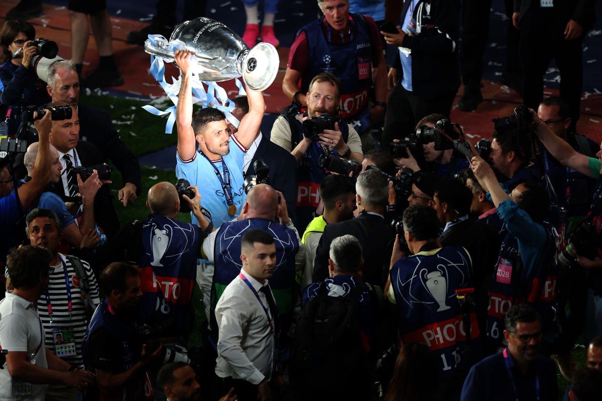 mooshpt's tweet photo. Premier League 🏆
FA Cup 🏆
Champions 🏆
Liga das Nações 🏆
MVP da final da Champions 🥇
MVP da final da Liga das Nações 🥇

A vida de Rodri em 2023

#NaMoosh https://t.co/l7TD5NF74i